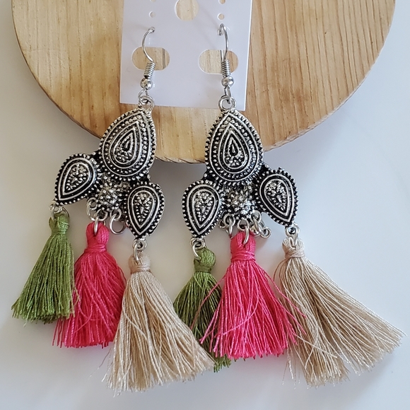 Earrings NWOT - Picture 1 of 2